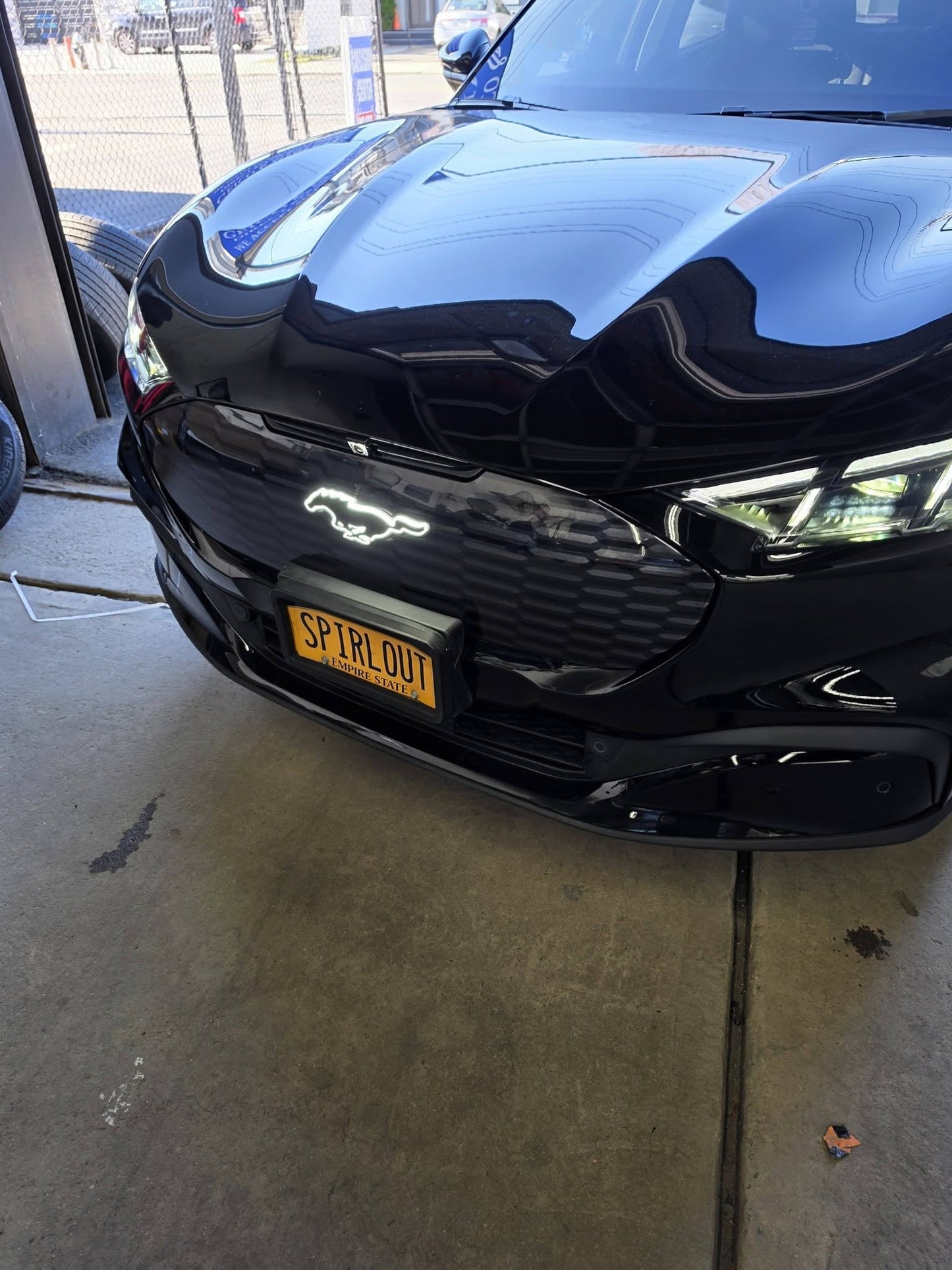 FRONT LIGHT‑UP PONY