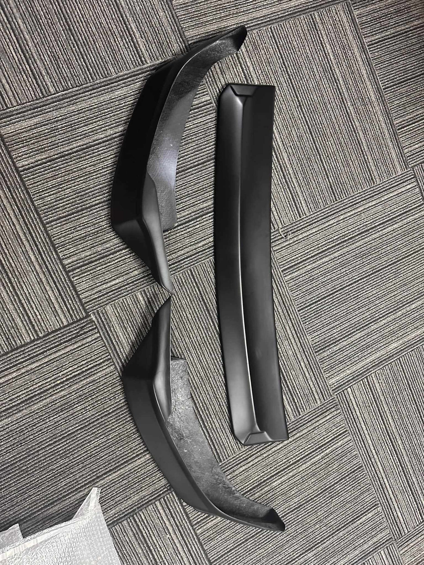 Front Lip Splitter for Mustang Mach-E GT 2021-2025 in black carbon fiber material